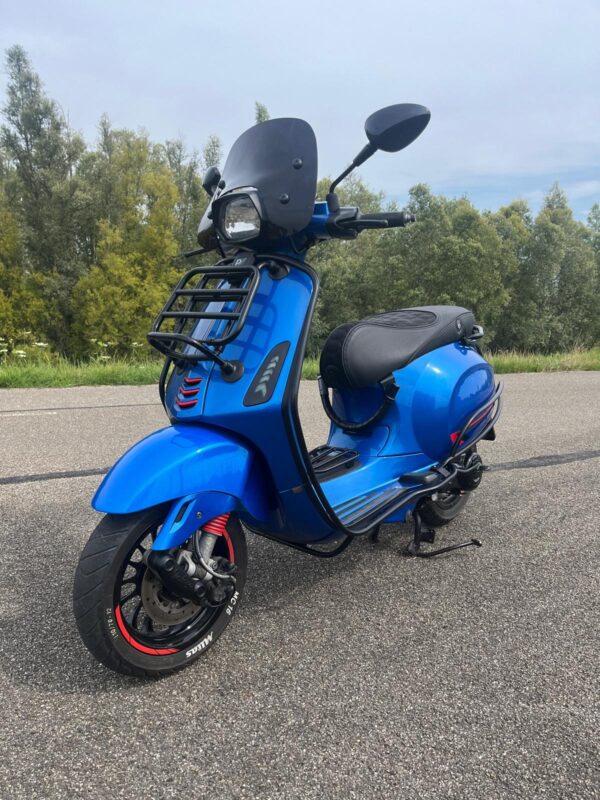 Vespa sprint 80CC 45KM 2017